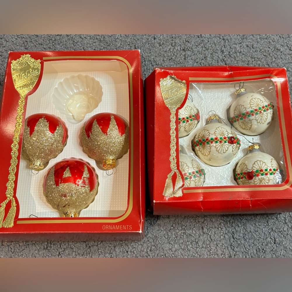 Vintage Victoria Collection Christmas Round Balls Red White Gold